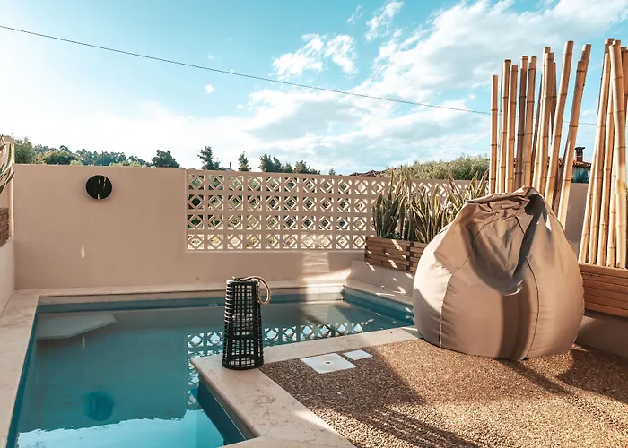 Amoessa Boutique - Adults Only Polychrono