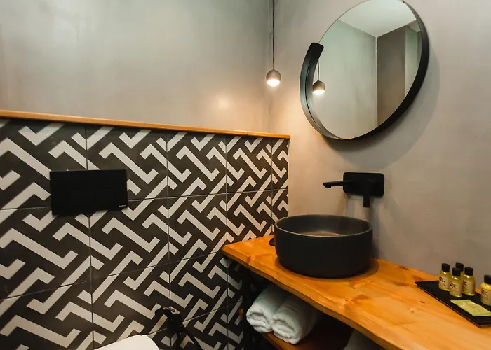 Amoessa Boutique - Adults Only Polychrono