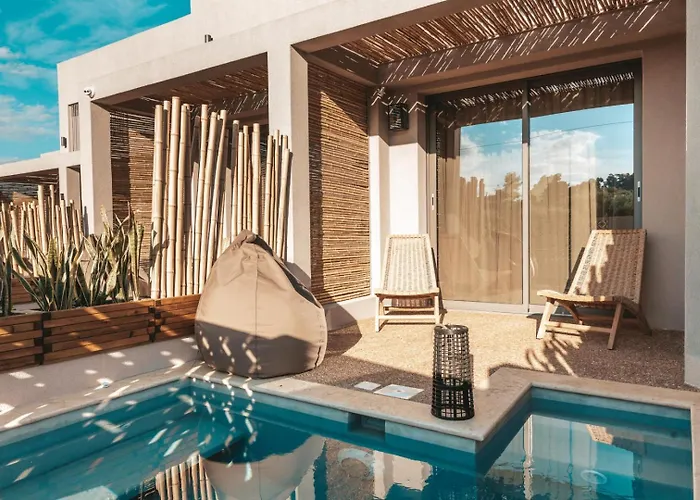 Amoessa Boutique - Adults Only Polychrono